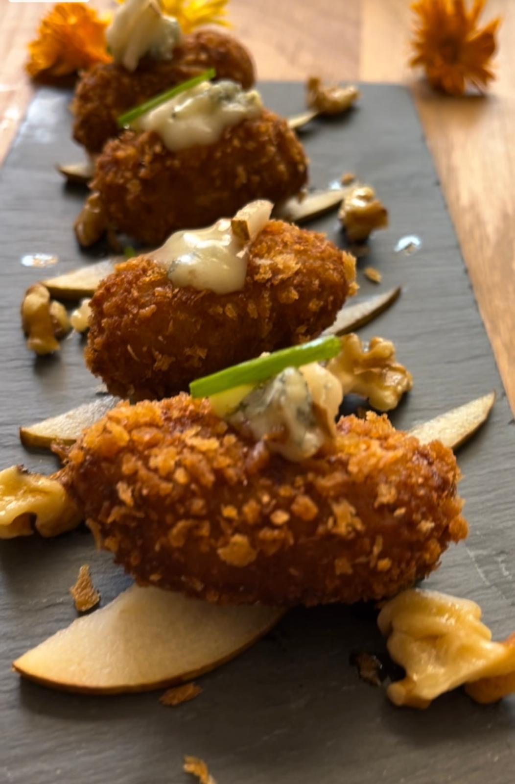 🍐 12 Croquetas de Gorgonzola con Nueces y Mermelada de Pera (400 gr)