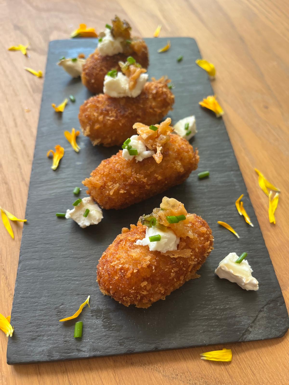 🧀12 Croquetas de Queso de Cabra con Cebolla Caramelizada (400 gr)